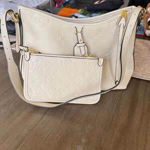Elegant Cream Shoulder Bag with Pouch